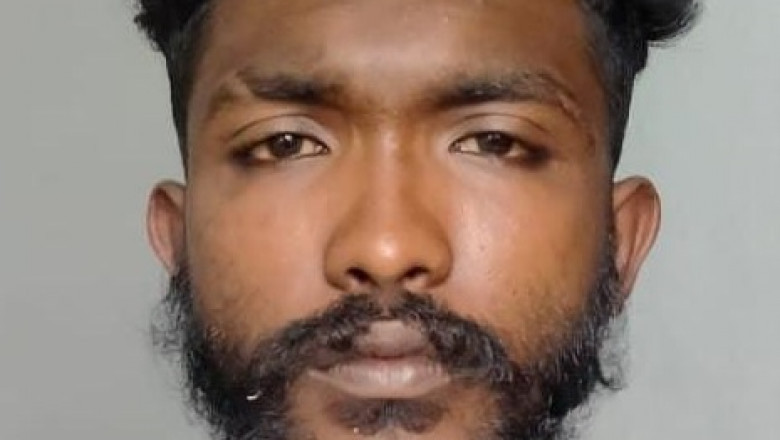 മുവാറ്റുപുഴ  കീച്ചേരിപടി ഭാഗത്ത്‌  മൊബൈൽ ഷോപ്പിൽ നിന്ന് മൊബൈൽ ഫോൺ മോഷ്ടിച്ചയാൾ പിടിയിൽ