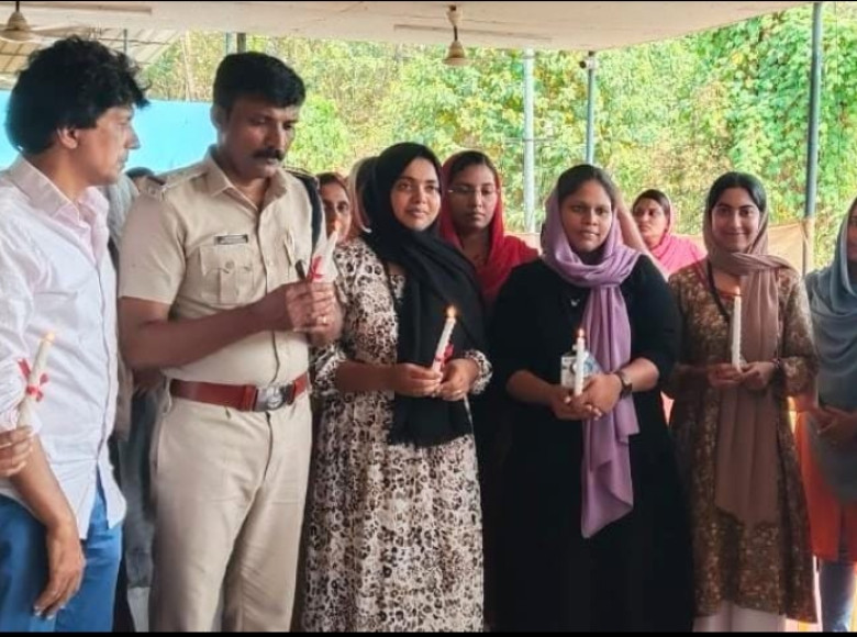 പുനർജനി സെന്റർ ഫോർ വിമൻ്റെ നേതൃത്വത്തിൽ മീരാസ് ഡിജിറ്റൽ പബ്ലിക് ലൈബ്രറിയുടെ സഹകരണത്തോടെ സംഘടിപ്പിച്ച ' ജാഗ്രതാ ദീപം ' പരിപാടിയിൽ നൂറുകണക്കിന് സ്ത്രീകൾ പങ്കെടുത്തു.