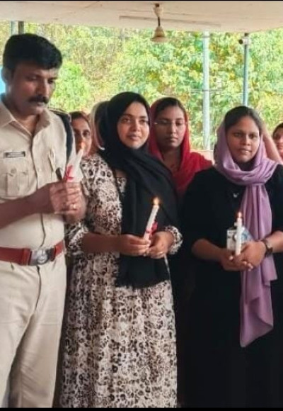 പുനർജനി സെന്റർ ഫോർ വിമൻ്റെ നേതൃത്വത്തിൽ മീരാസ് ഡിജിറ്റൽ പബ്ലിക് ലൈബ്രറിയുടെ സഹകരണത്തോടെ സംഘടിപ്പിച്ച ' ജാഗ്രതാ ദീപം ' പരിപാടിയിൽ നൂറുകണക്കിന് സ്ത്രീകൾ പങ്കെടുത്തു.