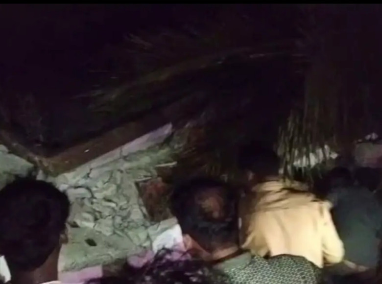 ഇടുക്കി അടിമാലിയില് മണ്ണിടിച്ചില് , കുടുംബം മണ്ണിനിടയില് കുടുങ്ങി ; രക്ഷാപ്രവര്ത്തനം നടക്കുന്നു