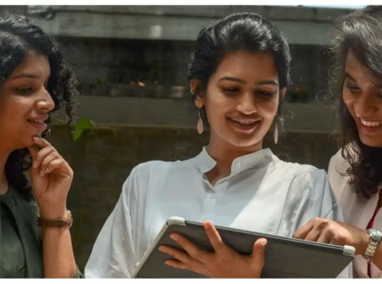 സ്ത്രീകള്‍ക്ക് വീട്ടിലിരുന്ന് ജോലി, 25,000 രൂപ ശമ്പളം ? മഹിളാ വര്‍ക്ക് ഫ്രം ഹോം പദ്ധതിയുടെ സത്യാവസ്ഥ