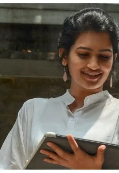 സ്ത്രീകള്‍ക്ക് വീട്ടിലിരുന്ന് ജോലി, 25,000 രൂപ ശമ്പളം ? മഹിളാ വര്‍ക്ക് ഫ്രം ഹോം പദ്ധതിയുടെ സത്യാവസ്ഥ