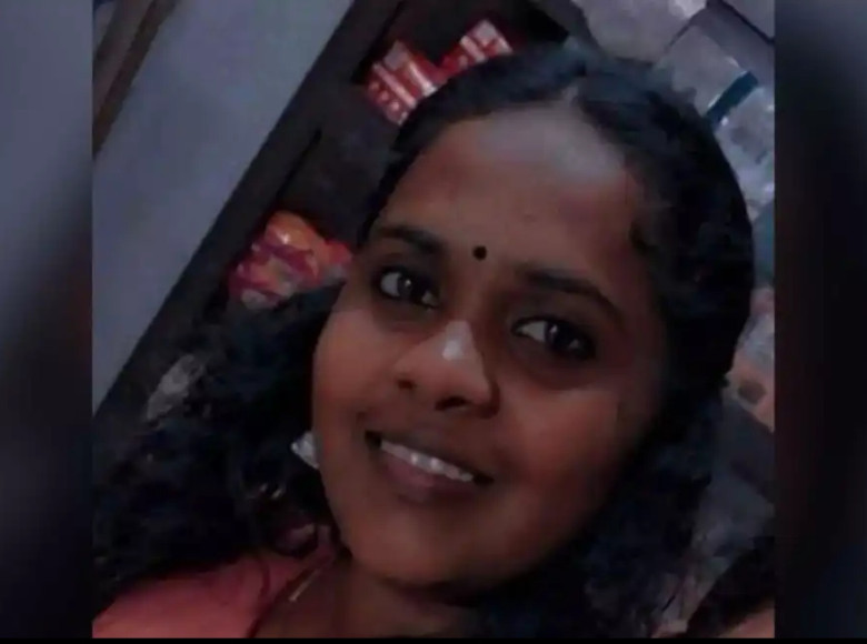 എറണാകുളത്ത് ഭര്‍ത്താവ് ഭാര്യയെ കഴുത്തില്‍ ഷാള്‍ മുറുക്കി കൊന്നു