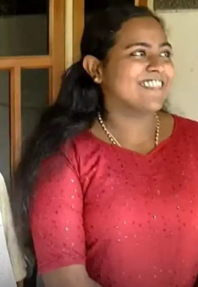 ശ്രീജയ്ക്ക് സിവില്‍ സര്‍വീസ് ആദ്യശ്രമത്തില്‍ 57-ാം റാങ്ക് ; കണ്ണീരണിഞ്ഞ് കൂലിപ്പണിക്കാരനായ അച്ഛനും അമ്മയും