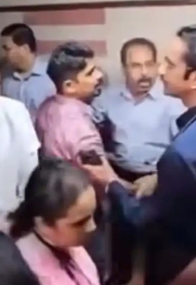 സമരം ചെയ്ത നഴ്‌സുമാരെ പിരിച്ചുവിട്ട് ബേബി മെമ്മോറിയല്‍ ഹോസ്പിറ്റല്‍ ; ഹോസ്റ്റലില്‍ നിന്ന് ഇറങ്ങാൻ നിര്‍ദേശം, അധികൃതരും നഴ്‌സുമാരും തമ്മില്‍ ഉന്തുംതള്ളും