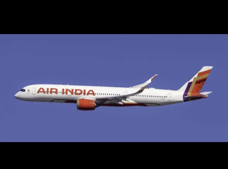 പശ്ചിമേഷ്യൻ സംഘര്ഷം കനത്ത രീതിയില് ബാധിച്ചു ; വിമാന ടിക്കറ്റ് നിരക്ക് ഉയര്ന്നേക്കുമെന്ന് റിപ്പോര്ട്ട്