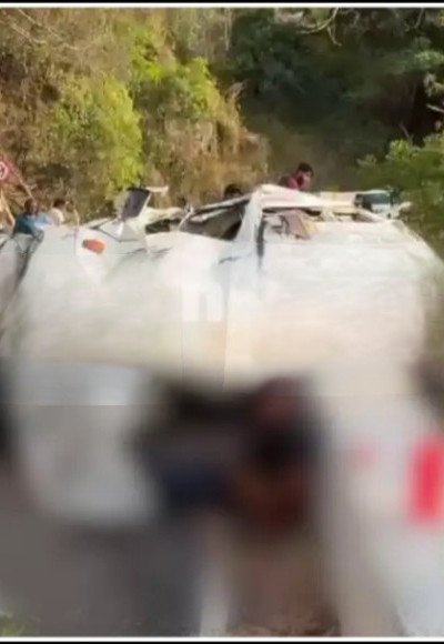 വാല്‍പ്പാറയില്‍ വൻ അപകടം, മിനിവാൻ കൊക്കയിലേക്ക് മറിഞ്ഞ് മലപ്പുറം സ്വദേശികളായ 8 അധ്യാപകര്‍ക്ക് ജീവൻ നഷ്ടം, 7 പേരും സ്ത്രീകള്‍ ; 5 പേര്‍ക്ക് ഗുരുതര പരിക്ക്