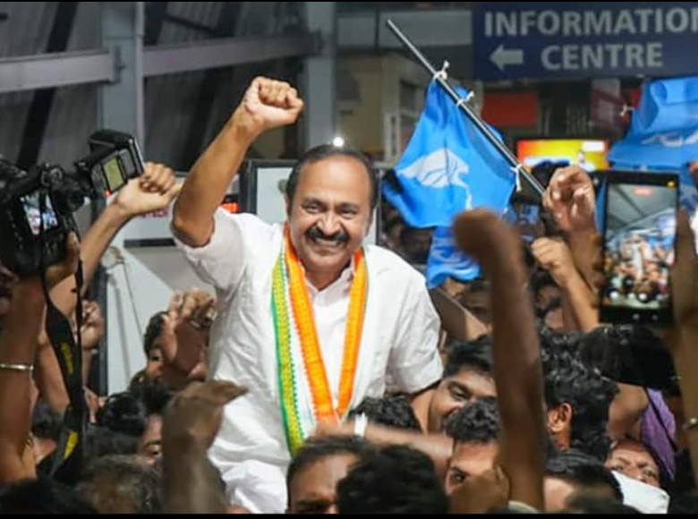 കറുത്ത വാവിലും നിലാവ് കണ്ട് കോൺഗ്രസ് വി.ഡി. സതീശൻ കേരള മുഖ്യമന്ത്രി. 11 ദിവസം നീണ്ട അനിശ്ചിതത്വത്തിന് വിരാമം
