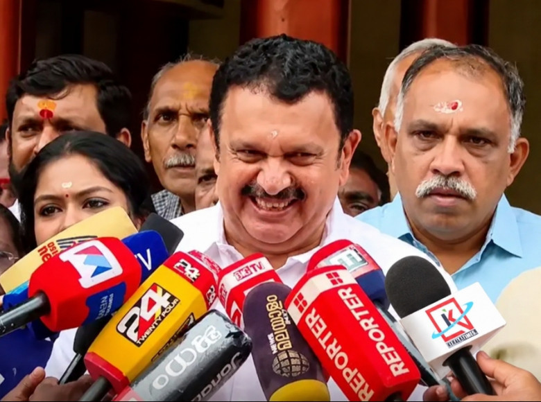 റിയാസിനെ മന്ത്രിയാക്കിയപ്പോള്‍ അമ്മായിയപ്പന്‍റെ ക്യാബിനറ്റില്‍ മരുമോനെ മന്ത്രിയാക്കിയെന്ന് ഞങ്ങള്‍ പറഞ്ഞിട്ടില്ല ; കെ.മുരളീധരൻ